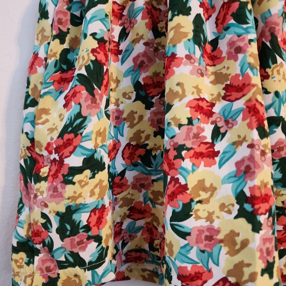 Floral Multicolor Shorts - Picture 3 of 4